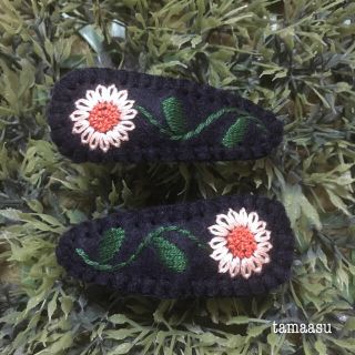 2.お花の刺繍ヘアピンセット✴︎受注製作(ヘアアクセサリー)