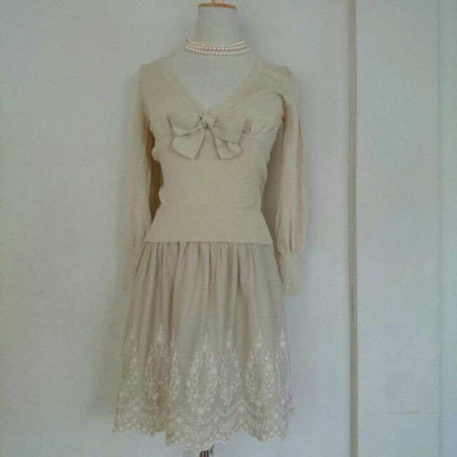 Cynthia Rowley(シンシアローリー)のシンシアローリー スカート 刺繍 レディースのスカート(ひざ丈スカート)の商品写真