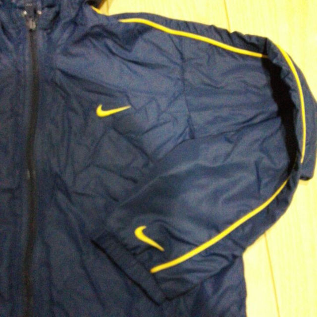 NIKE(ナイキ)の値下げ！NIKE　ナイキ　ナイロン　シャカシャカ キッズ/ベビー/マタニティのキッズ服男の子用(90cm~)(Tシャツ/カットソー)の商品写真