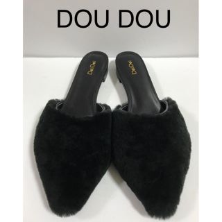 ドゥドゥ(DouDou)の美品 DOUDOU ファーサンダル 38 黒(サンダル)