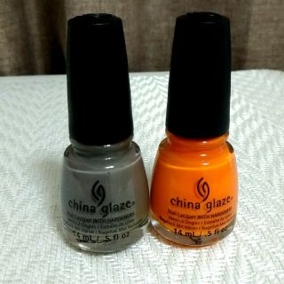 チャイナグレーズ(China Glaze)のChina Glaze マニキュア2本セット　グレー　オレンジ(マニキュア)