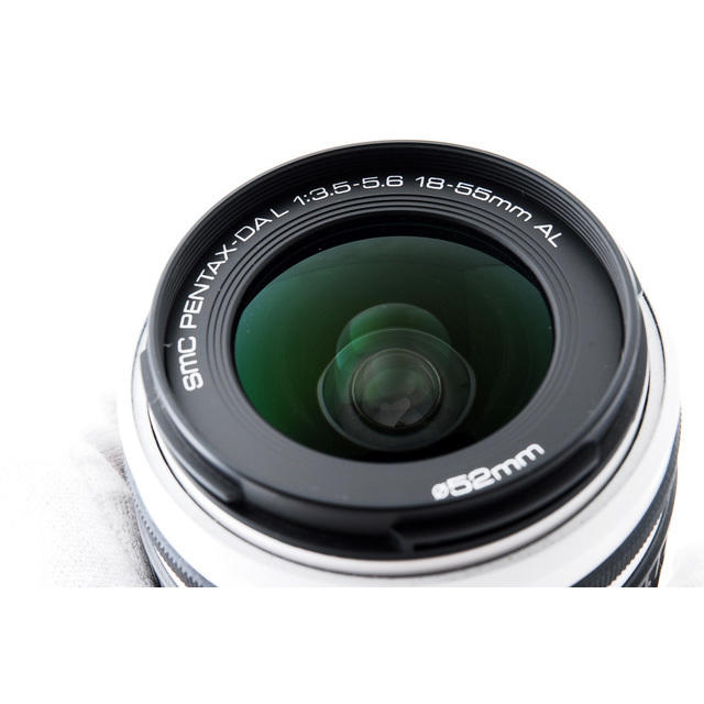 PENTAX(ペンタックス)の☆カメラバッグ付き！おしゃれなホワイト☆ペンタックス K-50 レンズキット スマホ/家電/カメラのカメラ(デジタル一眼)の商品写真