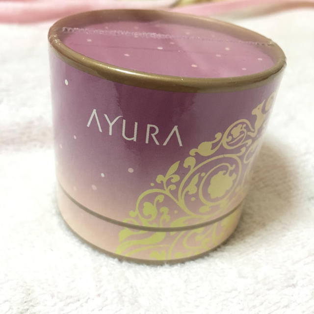 AYURA(アユーラ)の新品未使用 アユーラ フェイスパウダー ブラシ付き コスメ/美容のベースメイク/化粧品(フェイスパウダー)の商品写真