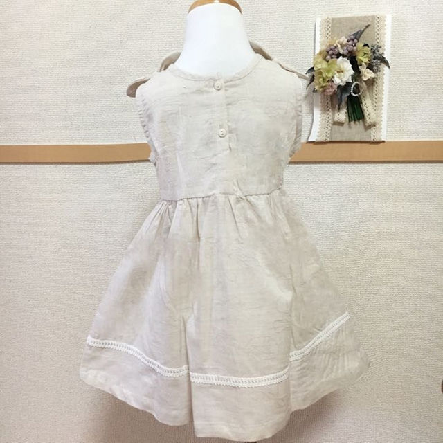 【夏物半額SALE】130cm 肩に大きなリボンの オーガニック ワンピース キッズ/ベビー/マタニティのキッズ服女の子用(90cm~)(ワンピース)の商品写真