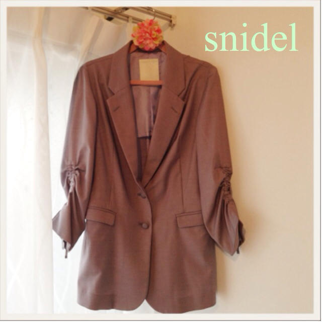 SNIDEL(スナイデル)の再出品!!snidel春ジャケット☆ レディースのジャケット/アウター(テーラードジャケット)の商品写真