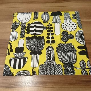 マリメッコ(marimekko)のmarimekko 新品クッションカバー＊イエロー(クッションカバー)