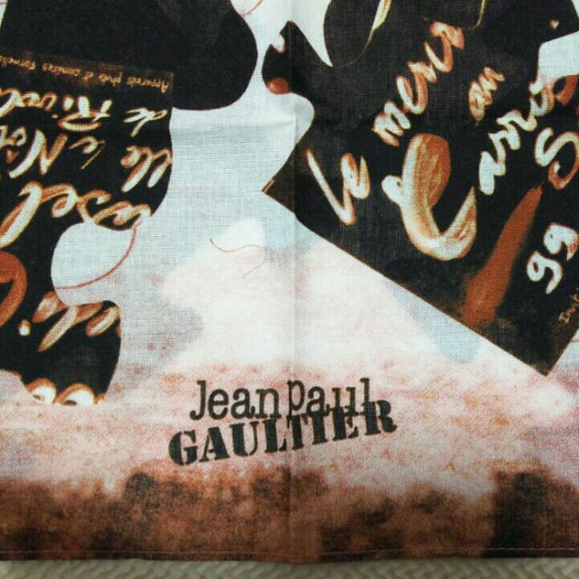 Jean-Paul GAULTIER(ジャンポールゴルチエ)のお値下げしました【ジャンポール・ゴルチェ】新品GAULTIERパズル柄ハンカチ☆ レディースのファッション小物(ハンカチ)の商品写真