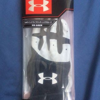 アンダーアーマー(UNDER ARMOUR)の値下げ！新品未使用アンダーアーマー社製バッティンググローブ 白黒が可愛い！(その他)