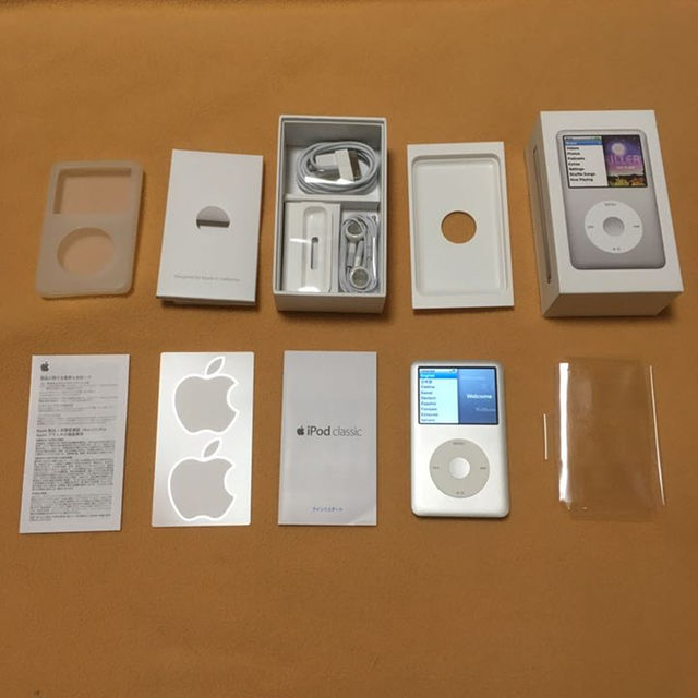 ポータブルプレーヤー美品 付属品未開封 iPod classic 160GBシルバー