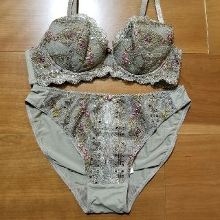 ディーエイチシー(DHC)のROSY　ブラ&ショーツセット(ブラ&ショーツセット)