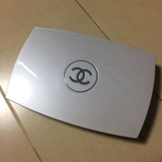 コンパクトミラー型 充電器 CHANEL(バッテリー/充電器)