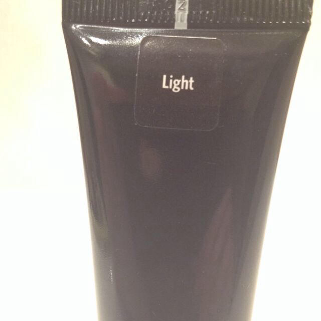 BOBBI BROWN(ボビイブラウン)のBobbibrown bb light コスメ/美容のベースメイク/化粧品(その他)の商品写真