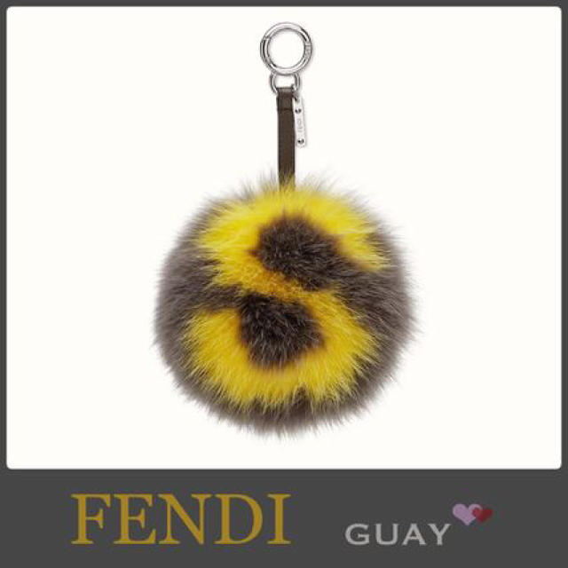 FENDI(フェンディ)のFENDI フェンディ イニシャルファーチャーム S 国内正規品 美品 ハンドメイドのファッション小物(バッグチャーム)の商品写真