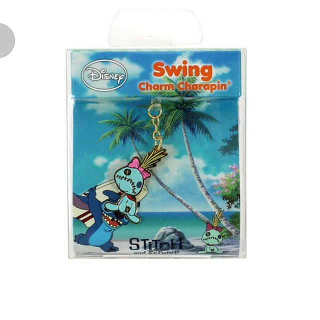 Disney　スティッチ　スイングチャームキャラピン　スクランプ　新品 スマホ/家電/カメラのスマホアクセサリー(その他)の商品写真