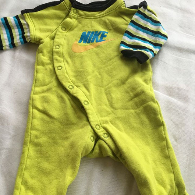 NIKE(ナイキ)のNIKEカバーオール70センチ キッズ/ベビー/マタニティのベビー服(~85cm)(カバーオール)の商品写真