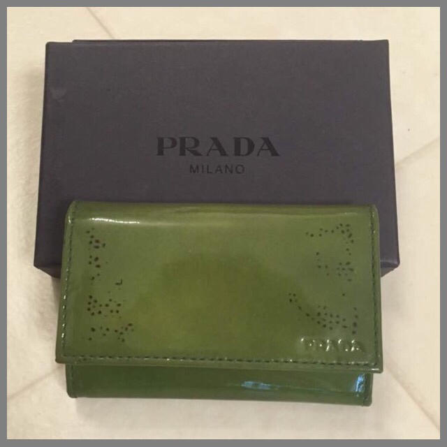 PRADA(プラダ)のPRADA キーケース  エナメル レディースのファッション小物(キーケース)の商品写真