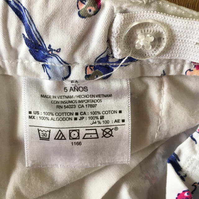 Old Navy(オールドネイビー)の146様専用！OLD NAVY インコ柄 ショートパンツ キッズ/ベビー/マタニティのキッズ服女の子用(90cm~)(パンツ/スパッツ)の商品写真