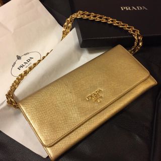 プラダ(PRADA)のプラダ ゴールド 斜めがけ 長財布(財布)