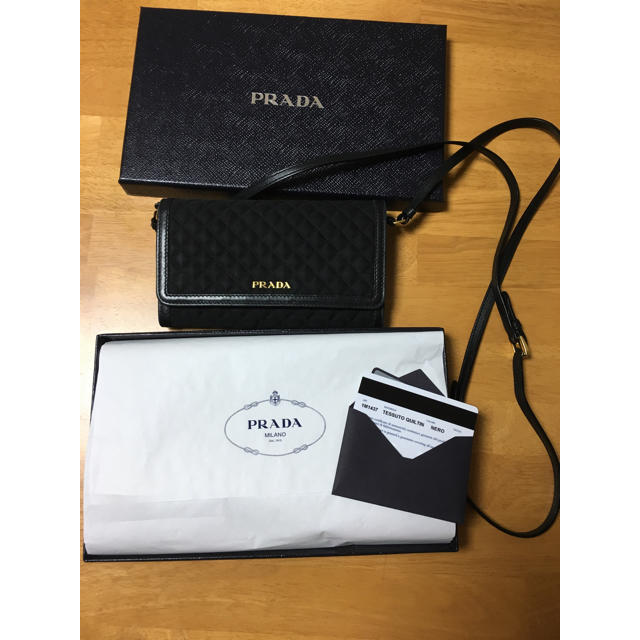 希少デザイン✨】PRADA 折り財布 スタッズ ドクロ 薔薇 シルバーロゴ