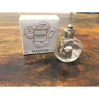 ヴァレンティノ(VALENTINO)のヴァレンティナ オードパルファム 4ml♡ミニチュア香水(香水(女性用))