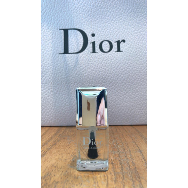 Christian Dior(クリスチャンディオール)の【新品】Dior ディオール ネイル ジェルトップコート コスメ/美容のネイル(ネイルトップコート/ベースコート)の商品写真