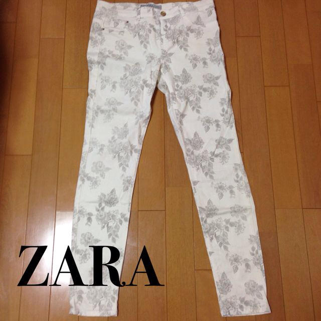 ZARA(ザラ)のZARA スキニーパンツ レディースのパンツ(デニム/ジーンズ)の商品写真