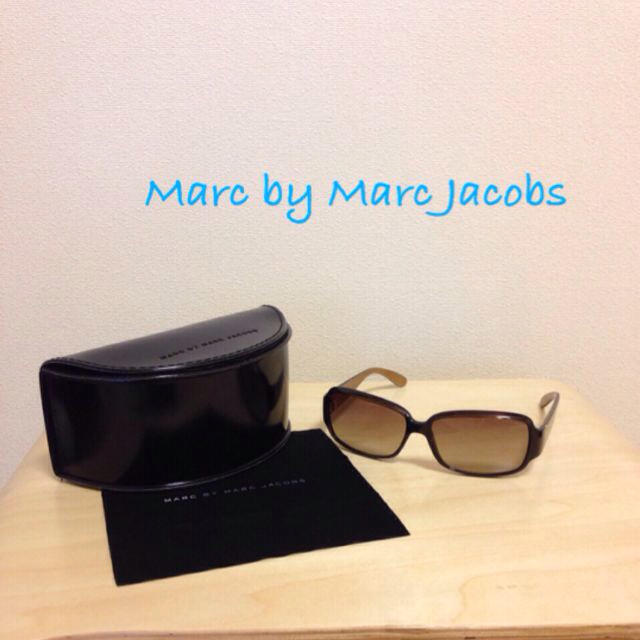 MARC BY MARC JACOBS(マークバイマークジェイコブス)のマークバイマークジェイコブスのサングラス レディースのファッション小物(サングラス/メガネ)の商品写真