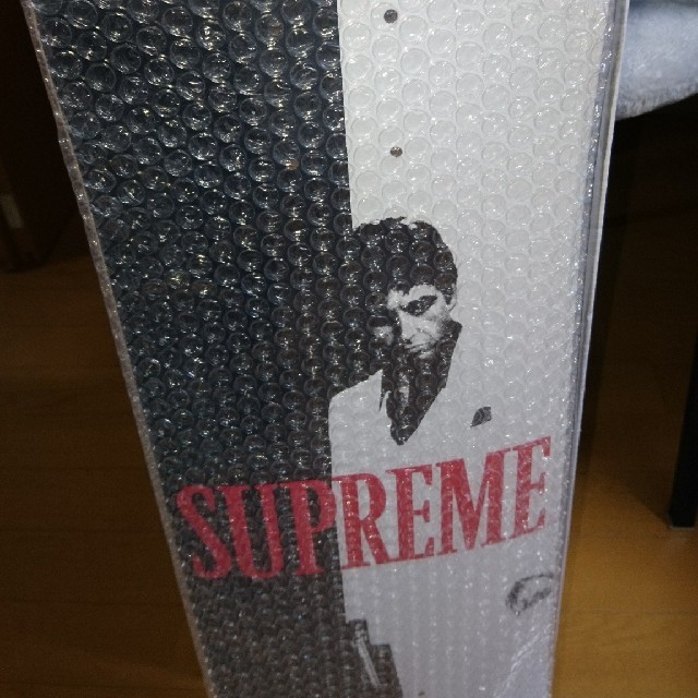 Supreme(シュプリーム)のSupreme Scarface Split Skateboard デッキ スポーツ/アウトドアのスポーツ/アウトドア その他(スケートボード)の商品写真