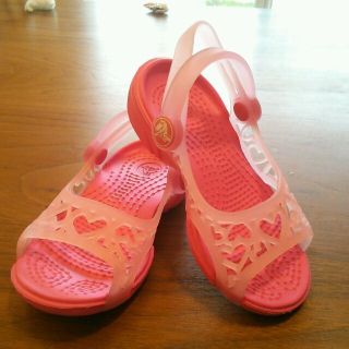 クロックス(crocs)のcrocs　14cｍ　サンダル☆(その他)