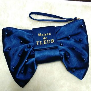 メゾンドフルール(Maison de FLEUR)のメゾンドフルール　ネイビーリボンクラッチバッグ(クラッチバッグ)