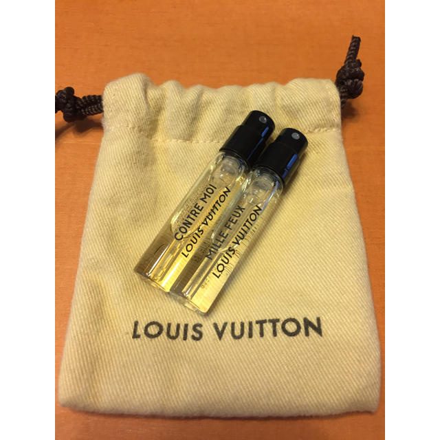 LOUIS VUITTON(ルイヴィトン)のつん様専用！ルイヴィトン 香水 2本セット 袋付き コスメ/美容の香水(香水(女性用))の商品写真