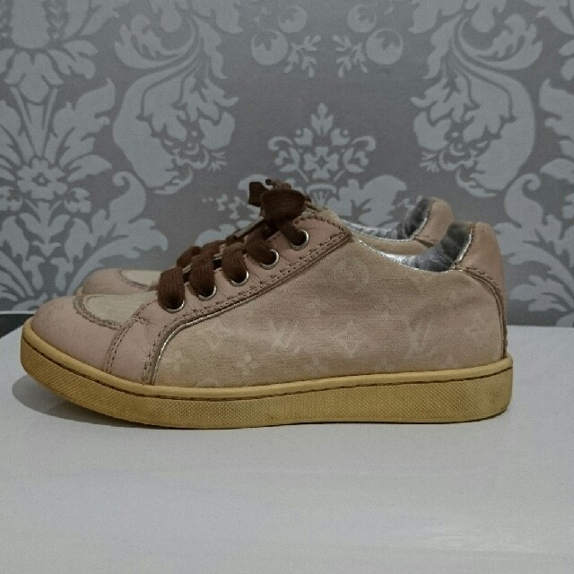 LOUIS VUITTON(ルイヴィトン)のルイヴィトンKIDSshoes キッズ/ベビー/マタニティのキッズ靴/シューズ(15cm~)(スニーカー)の商品写真