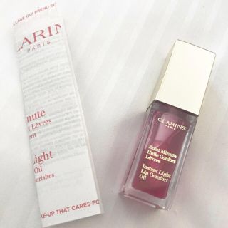 クラランス(CLARINS)のクラランス コンフォートリップオイル 02ラズベリー(リップグロス)