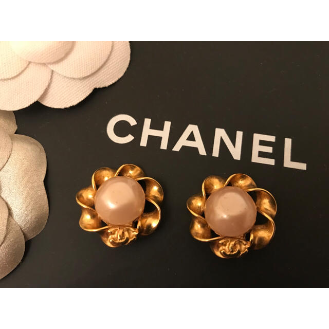 CHANEL - CHANEL ヴィンテージシャネル イヤリング♡ ゴールド カメリア 刻印入り★の通販 by ︎｜シャネルならラクマ