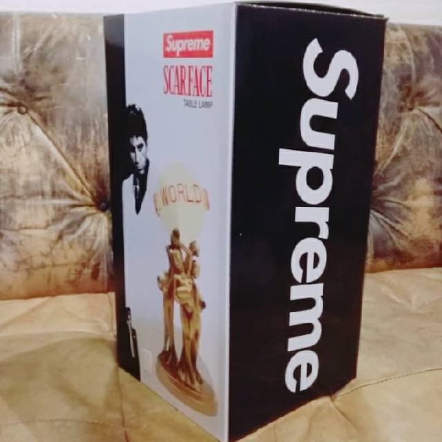 Supreme(シュプリーム)のsupreme scarface The World is Yours Lamp インテリア/住まい/日用品のライト/照明/LED(テーブルスタンド)の商品写真