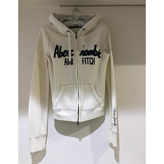 Abercrombie&Fitch(アバクロンビーアンドフィッチ)のアバクロ パーカー レディースのトップス(パーカー)の商品写真