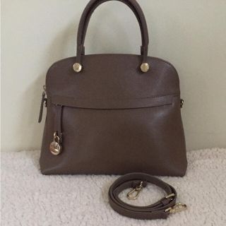 【美品】FURLA パイパー Ｓサイズ  カラーDAINO