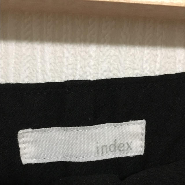 INDEX(インデックス)の七分丈 黒色 パンツ レディースのパンツ(カジュアルパンツ)の商品写真