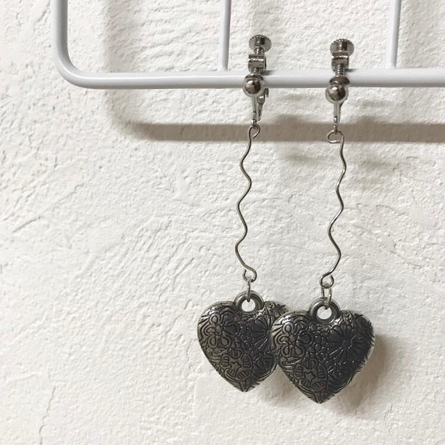 Heart earring ♥ 001 ハンドメイドのアクセサリー(イヤリング)の商品写真