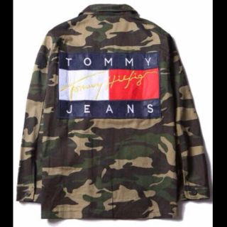 トミーヒルフィガー(TOMMY HILFIGER)のTOMMY JEANS 迷彩 カモフラ  ジャケット(ミリタリージャケット)