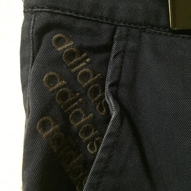 adidas(アディダス)のパンツ メンズのパンツ(チノパン)の商品写真