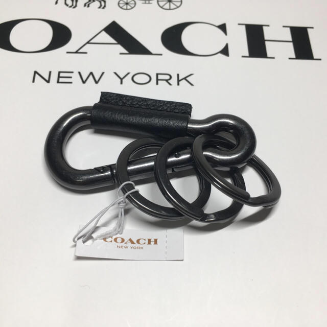 COACH(コーチ)のボックス付き【新品】COACH★キーリング カラビナ ブラック メンズのファッション小物(キーケース)の商品写真
