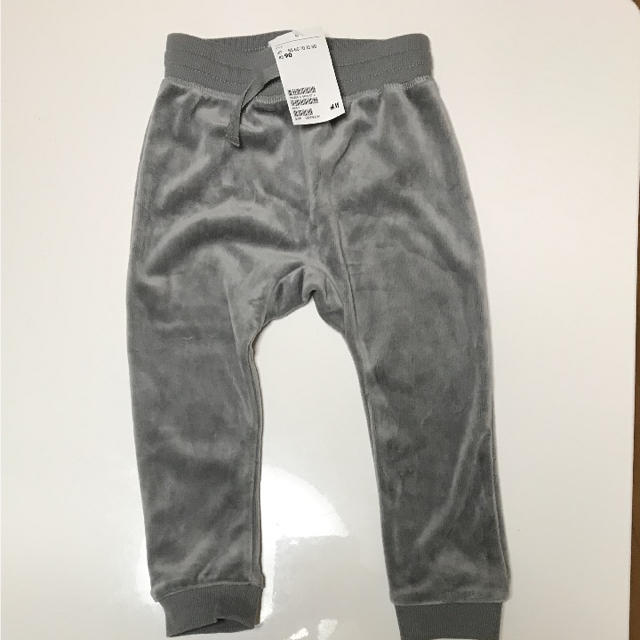 H&M(エイチアンドエム)の新品 ベロア パンツ キッズ/ベビー/マタニティのキッズ服男の子用(90cm~)(パンツ/スパッツ)の商品写真