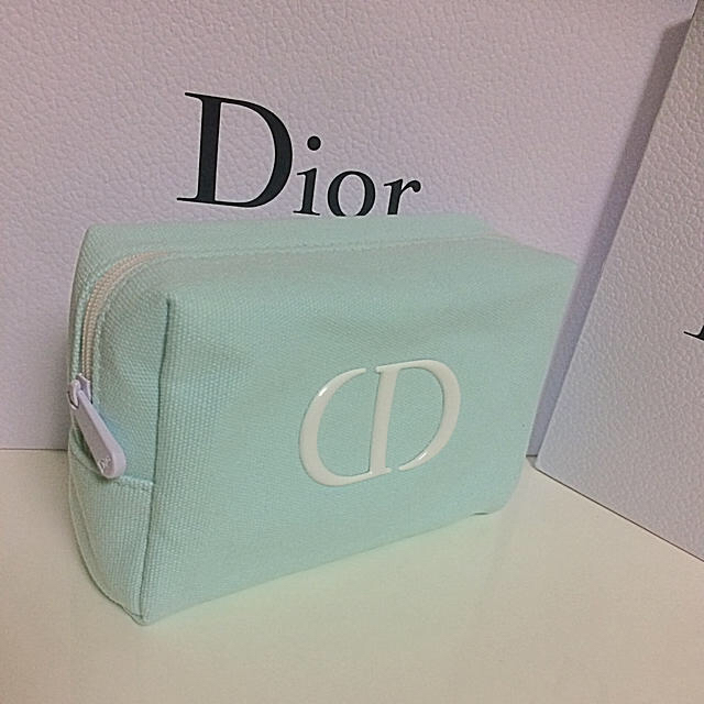 Dior(ディオール)の新品❤︎未使用 ディオール ポーチと香水サンプルセット レディースのファッション小物(ポーチ)の商品写真