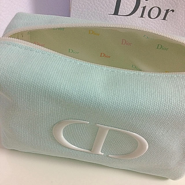 Dior(ディオール)の新品❤︎未使用 ディオール ポーチと香水サンプルセット レディースのファッション小物(ポーチ)の商品写真