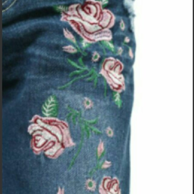 GRL(グレイル)のM♡様 専用   GRL  花柄刺繍フリンジデニムパンツ レディースのパンツ(デニム/ジーンズ)の商品写真
