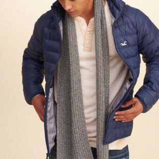 ホリスター(Hollister)の★Hollister 【新品タグ付き】大人気グレー色のニットマフラー(マフラー)