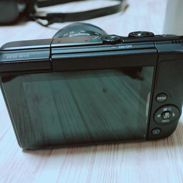 Canon(キヤノン)のCanon EOS M10 ブラック スマホ/家電/カメラのカメラ(ミラーレス一眼)の商品写真