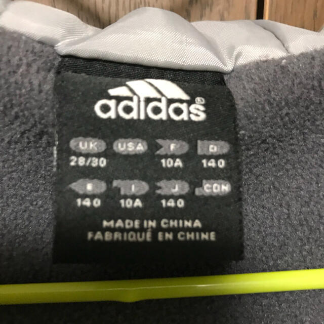 adidas(アディダス)の🔹もっち様専用🔹adidas ジュニアフード付きジャンパー140㌢ キッズ/ベビー/マタニティのキッズ服男の子用(90cm~)(その他)の商品写真