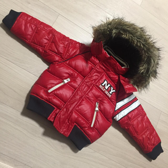 TOMMY HILFIGER(トミーヒルフィガー)の【サクラママ様専用】トミーヒルフィガー ファー付きジャンパー 90 キッズ/ベビー/マタニティのキッズ服男の子用(90cm~)(ジャケット/上着)の商品写真